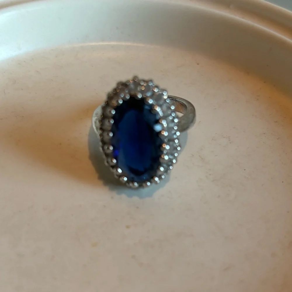 Silver Tone Blue Glass Faceted Statement Ring 8
